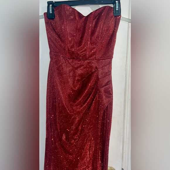 Red formal dress - Picture 2 of 7